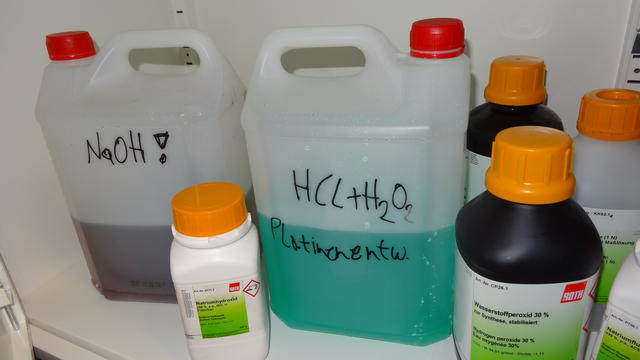platinen_tzen_sammelbeh_lter_chemikalien.jpg