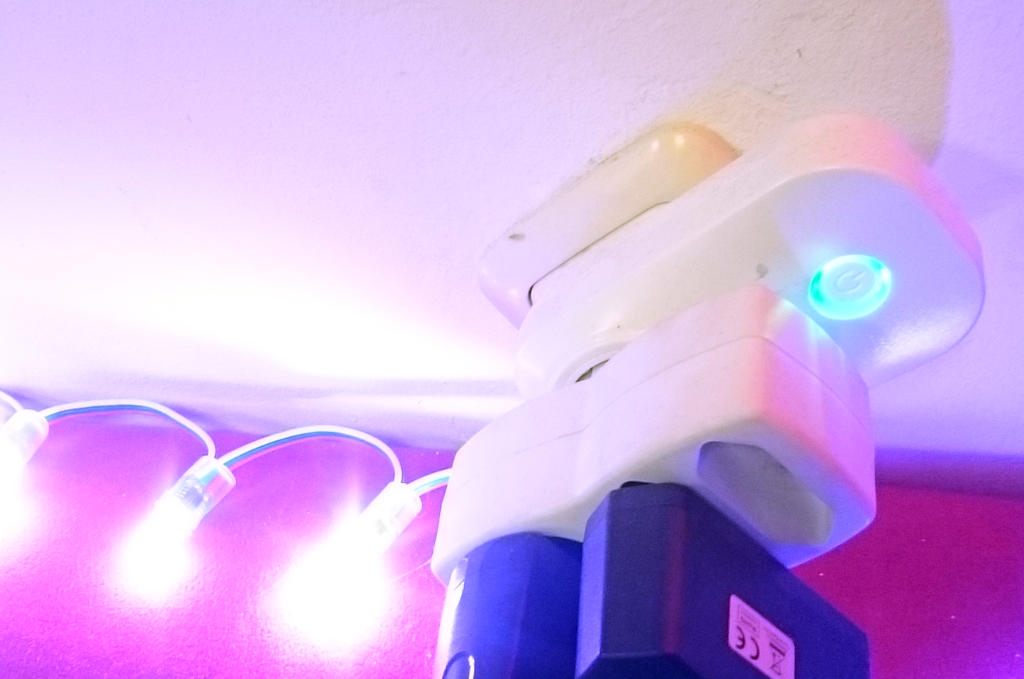 couchred.jpg couchred.jpg