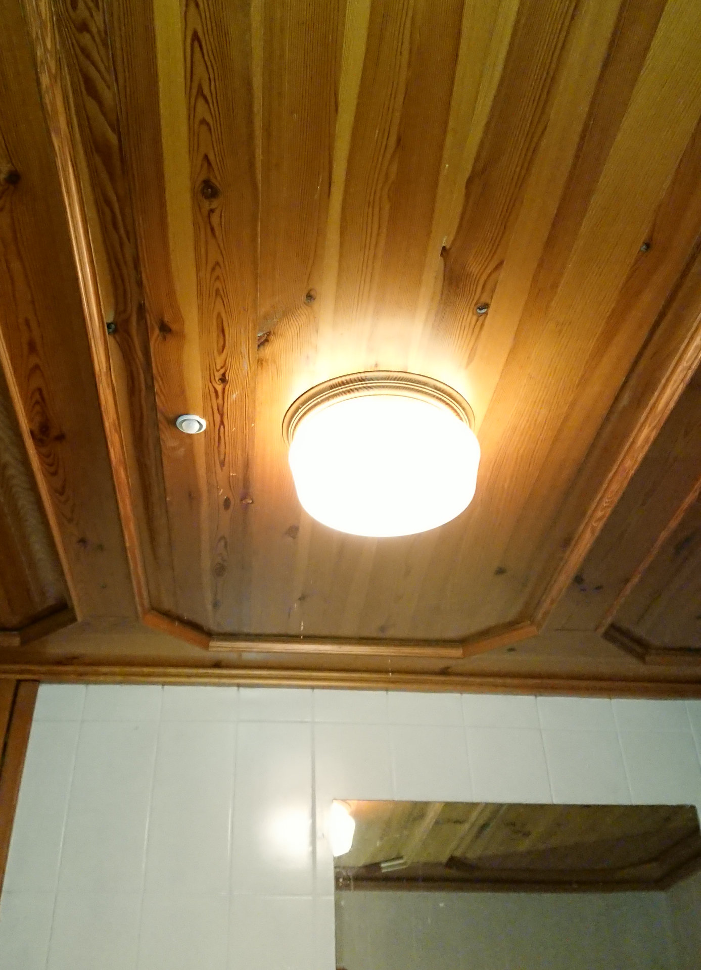 wc_whg2_deckenlicht_pir.jpg wc_whg2_deckenlicht_pir.jpg